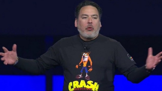 Mesmo com camiseta na PSX, Yoshida acha muito difícil o retorno de Crash Bandicoot à Sony