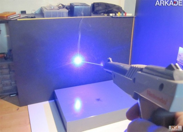 Hackers transformam Zapper do NES em uma pistola laser de verdade!