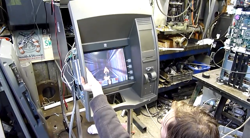 Saiu a "nova" plataforma para jogar Doom: caixas eletrônicos