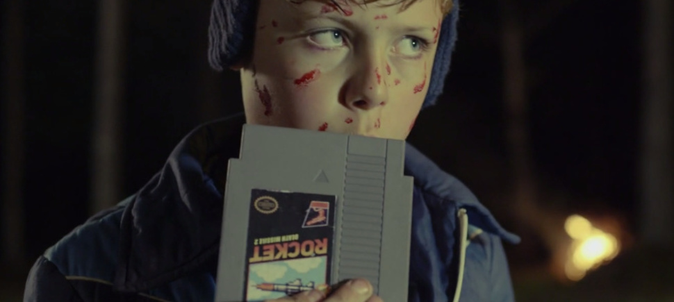 Cartuchos e acessórios de Nintendinho viram armas mortais neste clipe musical insano