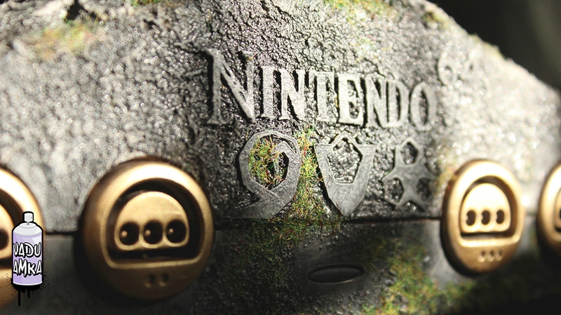 The Legend of Zelda: Ocarina of Time é o tema deste belo Nintendo 64 customizado