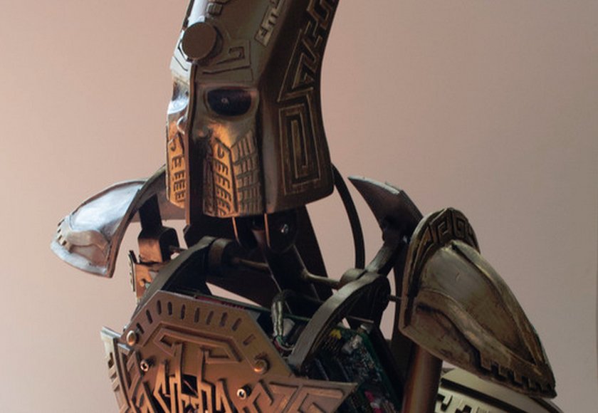 Sim, isso é uma réplica perfeita de um inimigo do Skyrim com um computador dentro