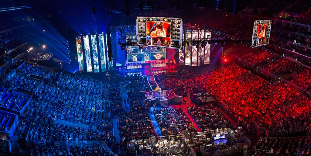 A História dos Esports: Da Cena Amadora ao Fenômeno Global