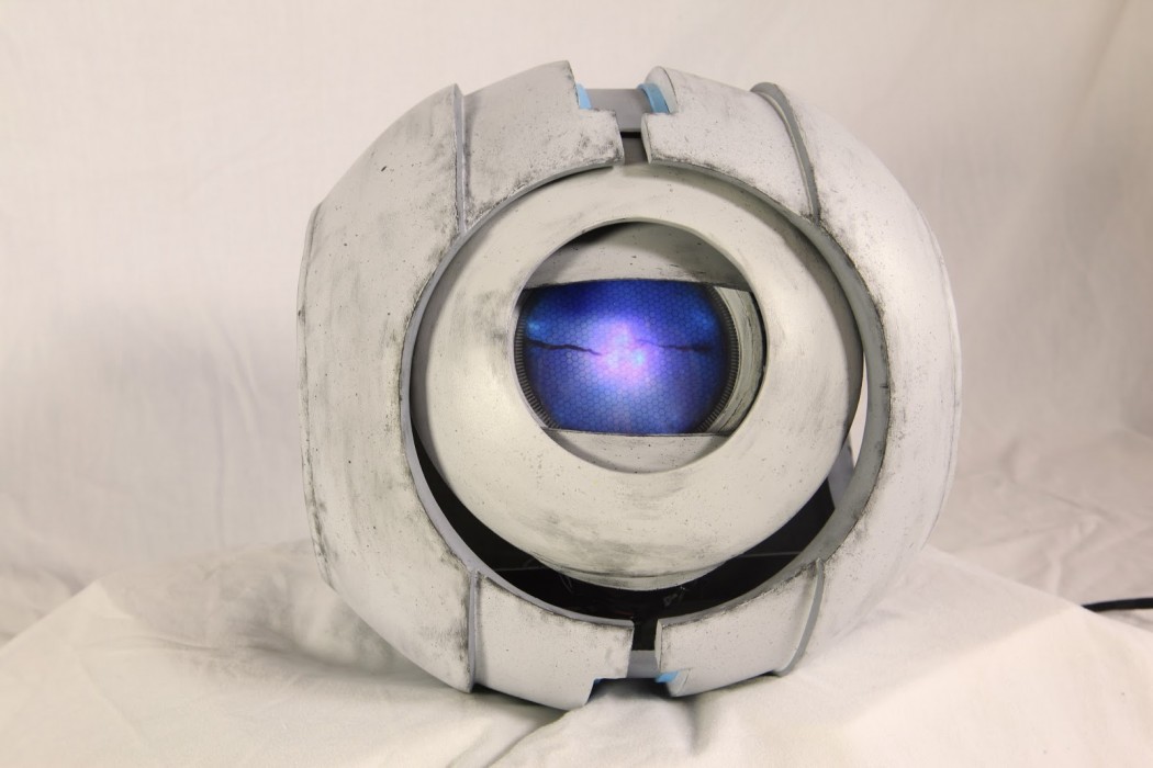 Curte Portal? Então você vai pirar nesse Wheatley de controle remoto criado por uma fã!