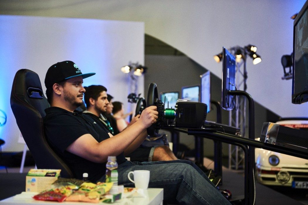 Jogadores de Forza entram para o Guiness Book após guiar um Ford GT por 48 horas