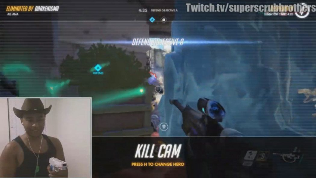 Esse cara usa uma espada para jogar de Genji e uma pistola para jogar de McCree em Overwatch!