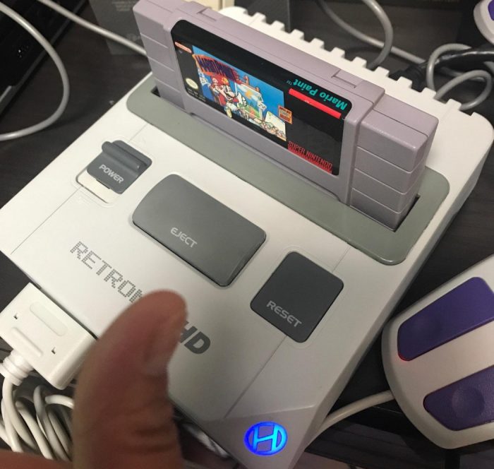 Mais um: Hyperkin anunciou o Supa RetroN HD, um Super Nintendo que roda jogos a 720p