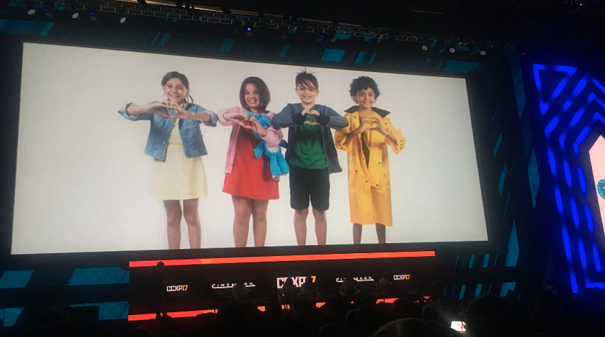 CCXP 2017 - Mauricio de Sousa mostra o elenco de Laços com o figurino do filme
