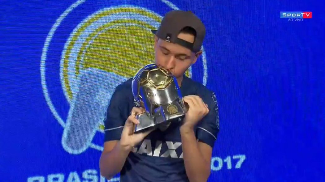 O cruzeirense Herique Mesquita vence na CBF o eBrasileirão de PES 2018