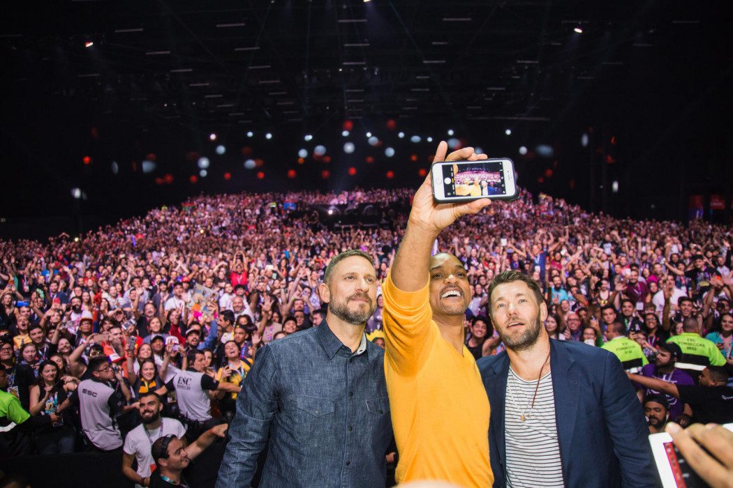 CCXP 2017 - Will Smith anda pelos corredores disfarçado e promove Bright, da Netflix