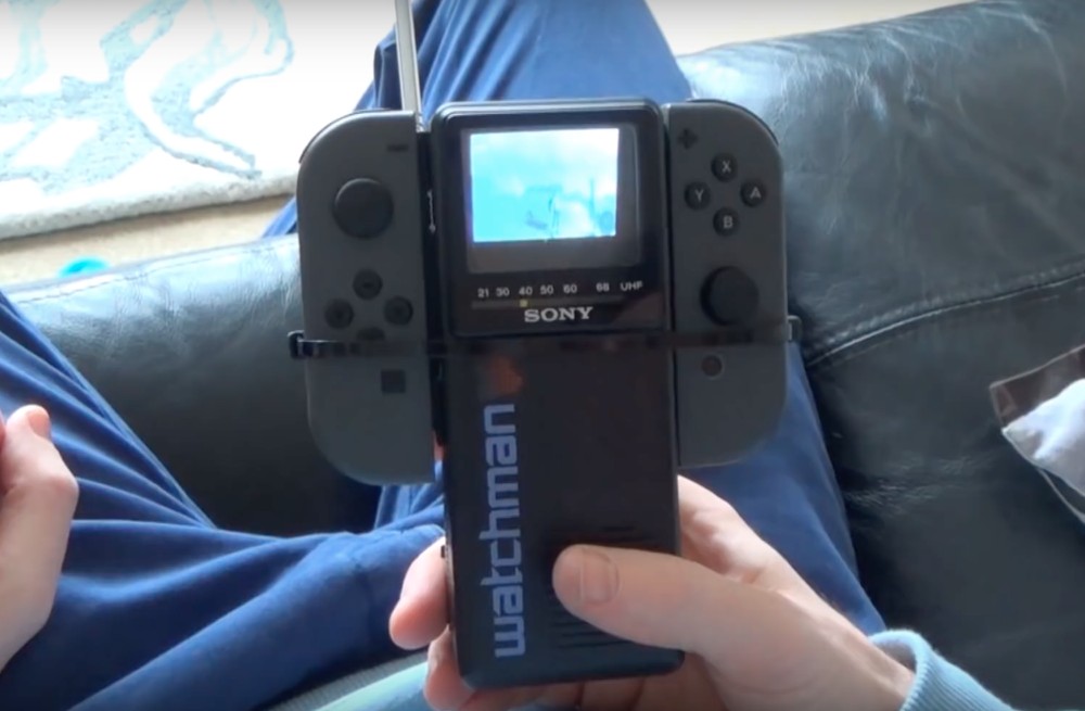 Hack digno do MacGyver liga o Switch em uma TV portátil dos anos 80!