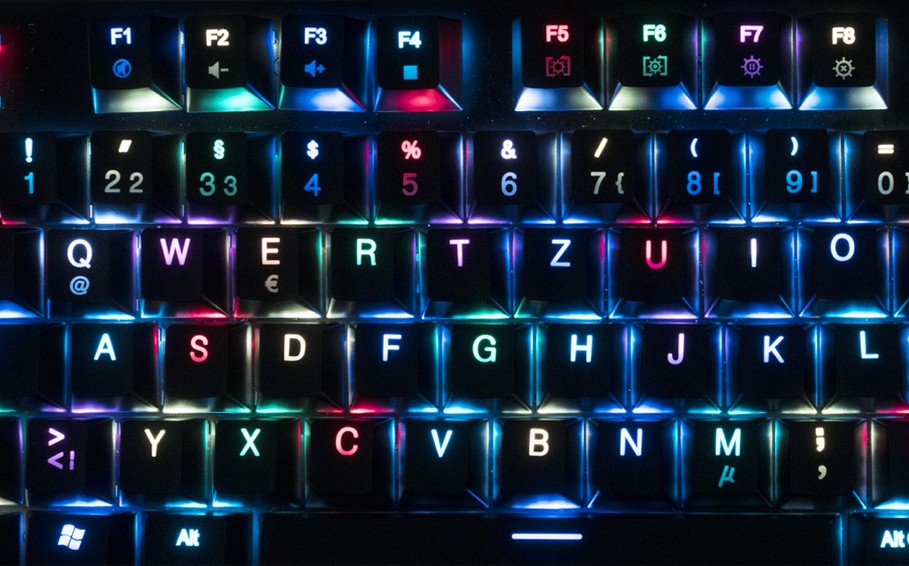 Bom, bonito e barato: Testamos o teclado mecânico ACGAM AG-109R que custa menos que R$250