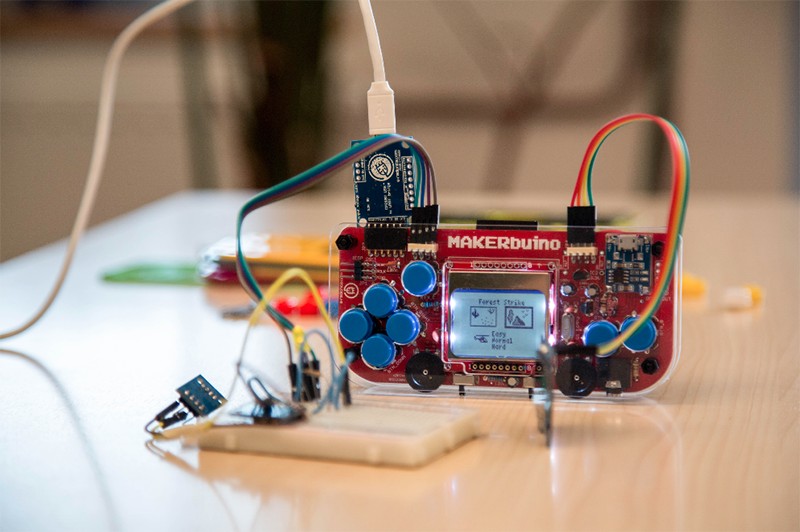 O MAKERbuino é um videogame portátil que você mesmo pode fazer