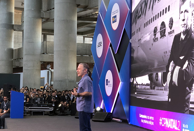 CP Brasília - Entre Iron Maiden, aviões e cerveja, Bruce Dickinson compartilha um pouco de sua história