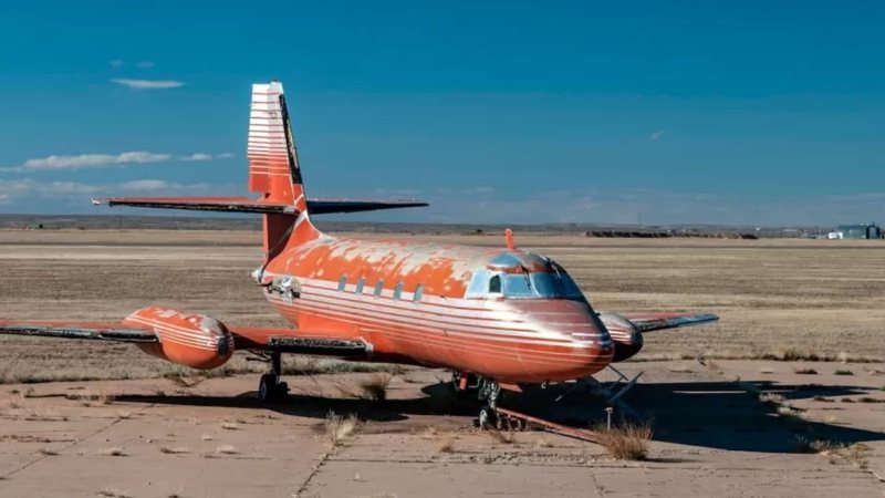 Avião de Elvis Presley abandonado e sem motor foi vendido por US$ 260 mil