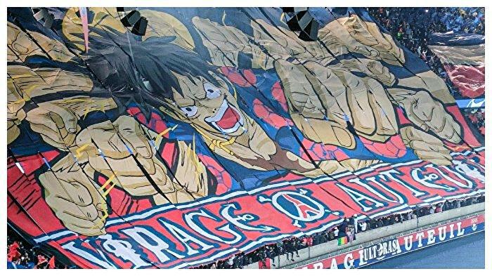 Luffy foi o tema do mosaico do PSG em partida da Champions League, mas o pirata não deu sorte ao time.