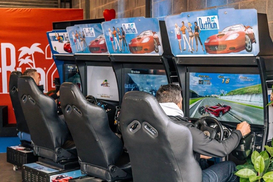 Evento de caridade em Donington Park reúne grandes nomes da velocidade dos games