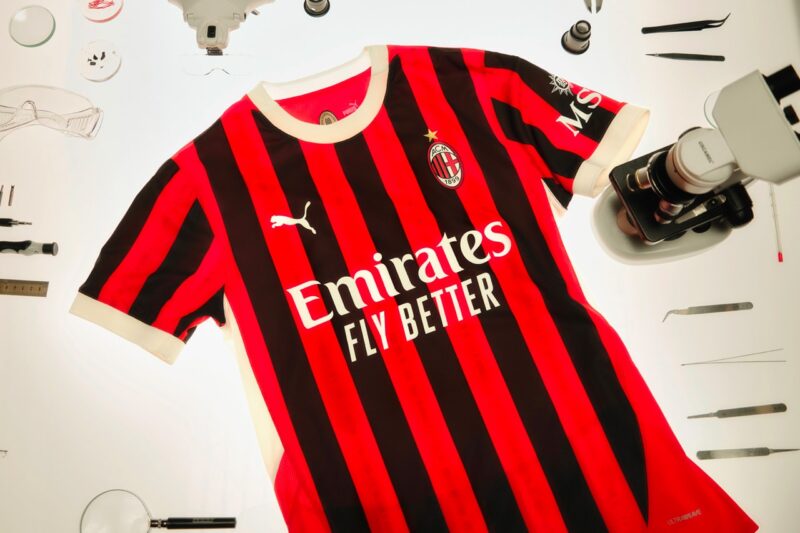 A nova camisa da Puma para o Milan em 2024-25 busca voltar às raízes, com design mais simples e elegante