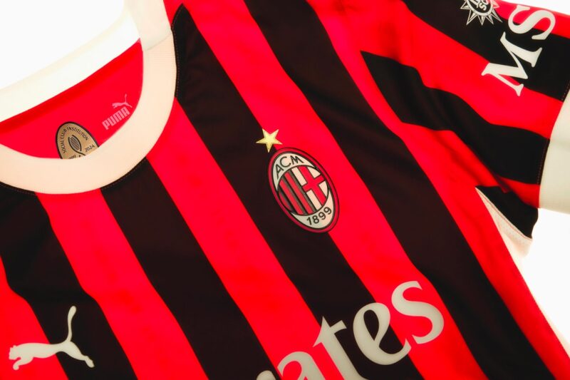 A nova camisa da Puma para o Milan em 2024-25 busca voltar às raízes, com design mais simples e elegante