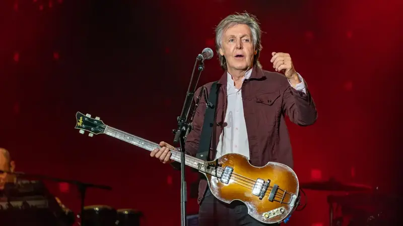 Paul McCartney se torna o primeiro músico britânico bilionário, mais rico do que o rei Charles III