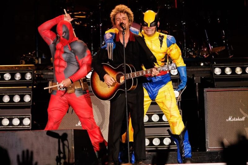 Show do Green Day em Nova York recebe "visita surpresa" de Wolverine e Deadpool