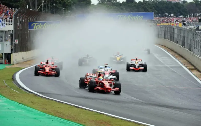 Na última curva: Em 2008, Interlagos viu uma das finais de campeonato da F1 mais emocionantes de todos os tempos