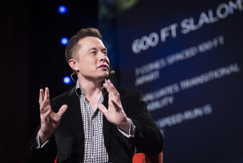 Elon Musk anunciou que vai abrir um estúdio de games para "fazer os games grandes novamente"