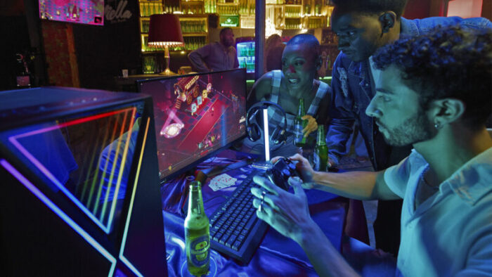 Heineken 0.0 lança "Bar Servers" para reunir comunidades gamers e reviver jogos com servidores descontinuados
