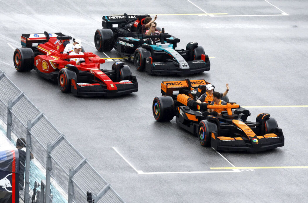 Fórmula 1 - Pilotos fazem tradicional desfile em Miami em carros feitos de LEGO, em escala quase real