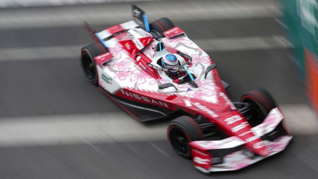 Fórmula E - Oliver Rowland se dá bem no final de semana em Tóquio e mantém a liderança, junto com a Nissan