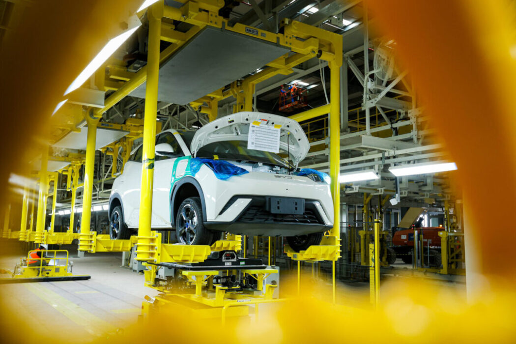 Primeiro BYD Dolphin Mini brasileiro é produzido em Camaçari em um novo capitulo da mobilidade elétrica
