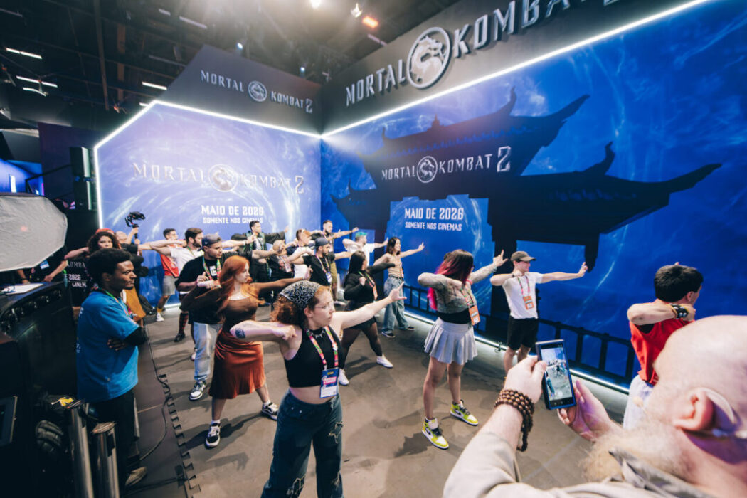 CCXP25 - Warner Bros. realiza aula de kung fu com golpes de Mortal Kombat 2