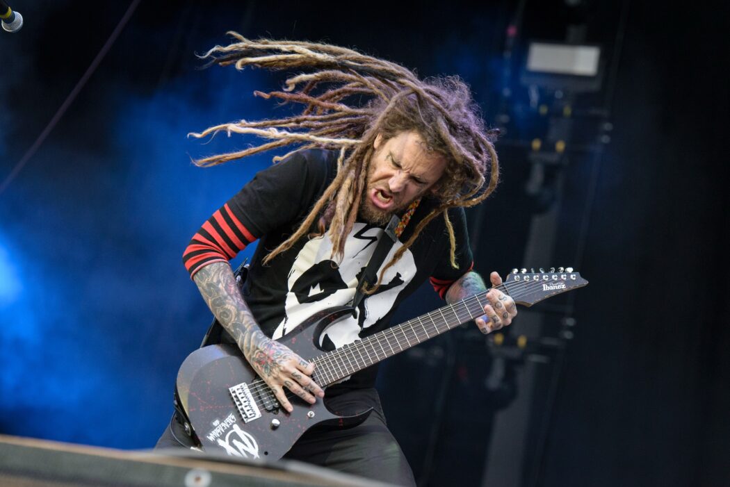 Korn não tem pressa para lançar novo álbum e prioriza shows ao vivo, diz Brian “Head” Welch