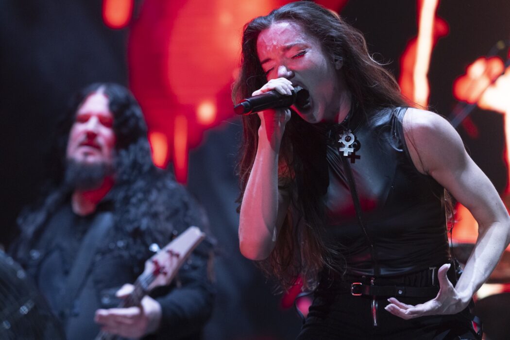 Bangers Open Air 2026 – Lauren Hart se emociona com o fã brasileiro em sua primeira visita ao país com o Arch Enemy
