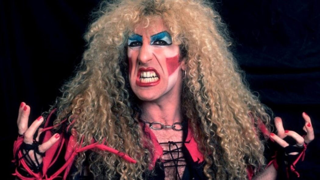 “Maior do que imaginei!” – Dee Snider compartilha vídeo de torcida de futebol parodiando clássico do Twisted Sister