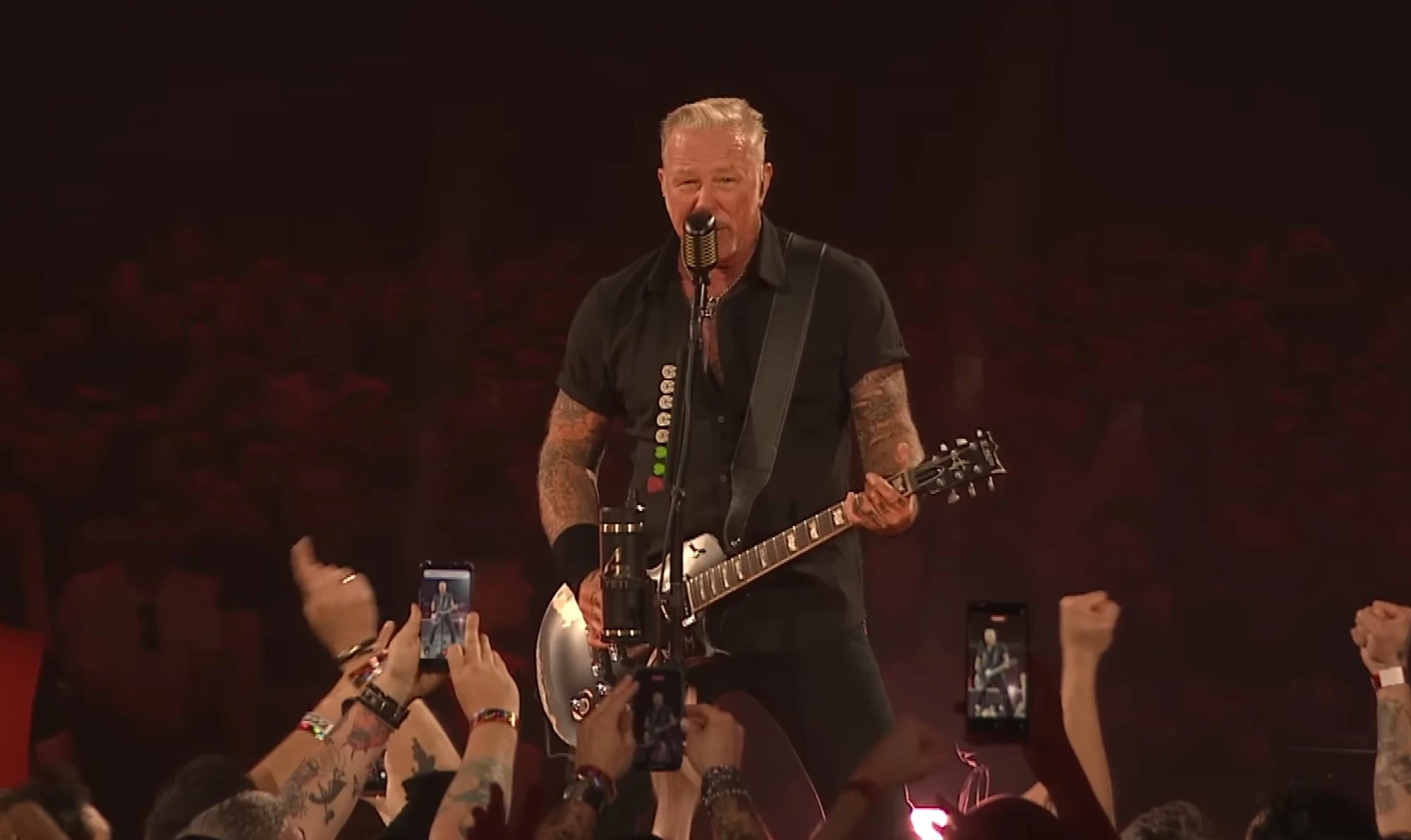 Metallica divulga vídeos de Creeping Death e King Nothing, gravados durante um show na Grécia