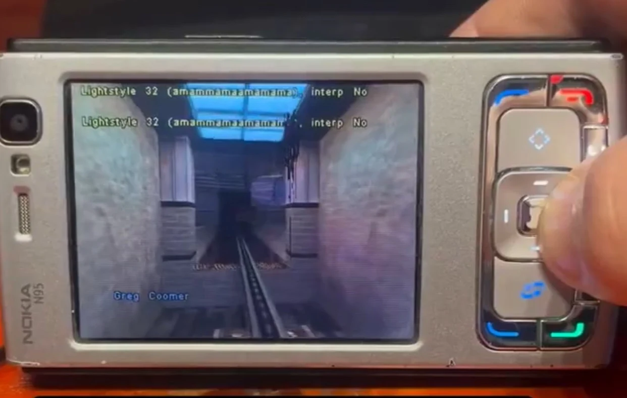 Half-Life está rodando no Nokia N95 graças a um dev que fez o port completo do clássico da Valve