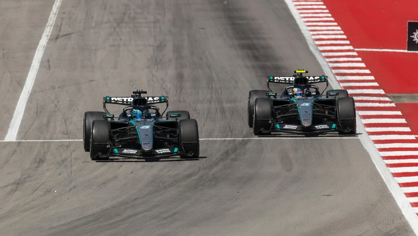 Fórmula 1 – Wolff considera rever regras internas da Mercedes após brigas entre Russell e Antonelli ajudarem Hamilton a vencer pela Ferrari