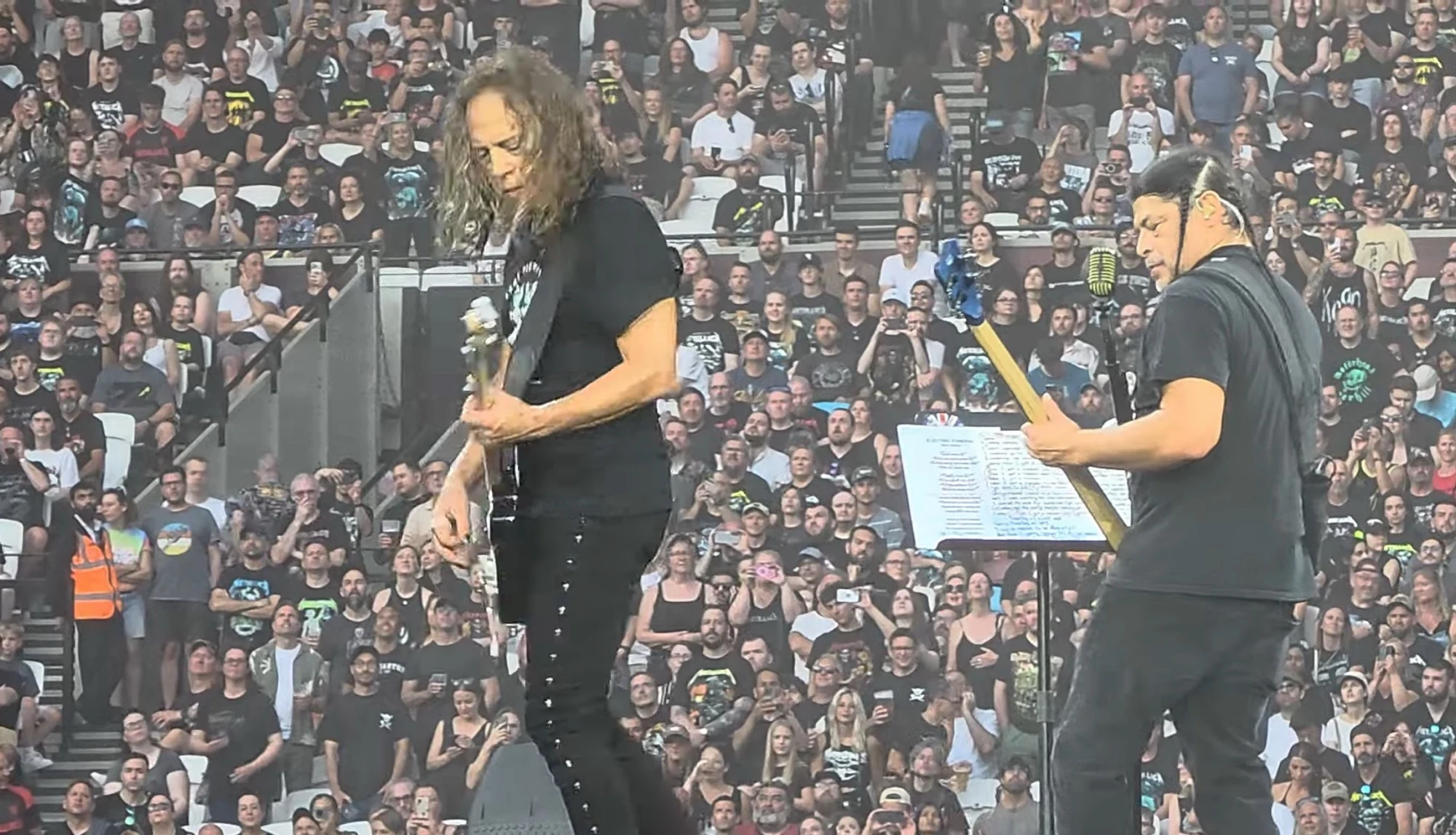 Metallica presta homenagem a Ozzy Osbourne no show final da turnê M72 em Londres