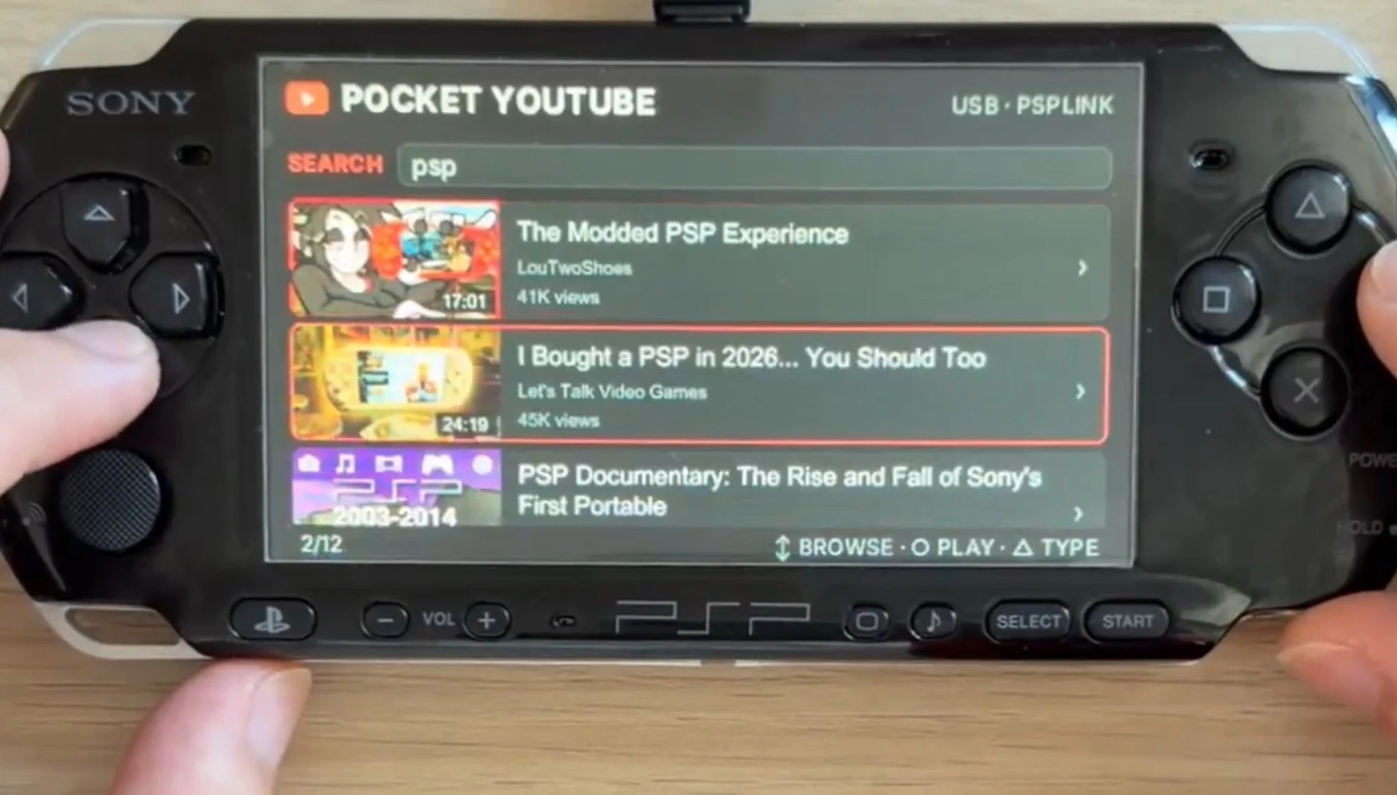 PSP roda YouTube sem Wi-Fi: conheça o streaming por cabo USB do PocketJS, que garante vídeos no portátil