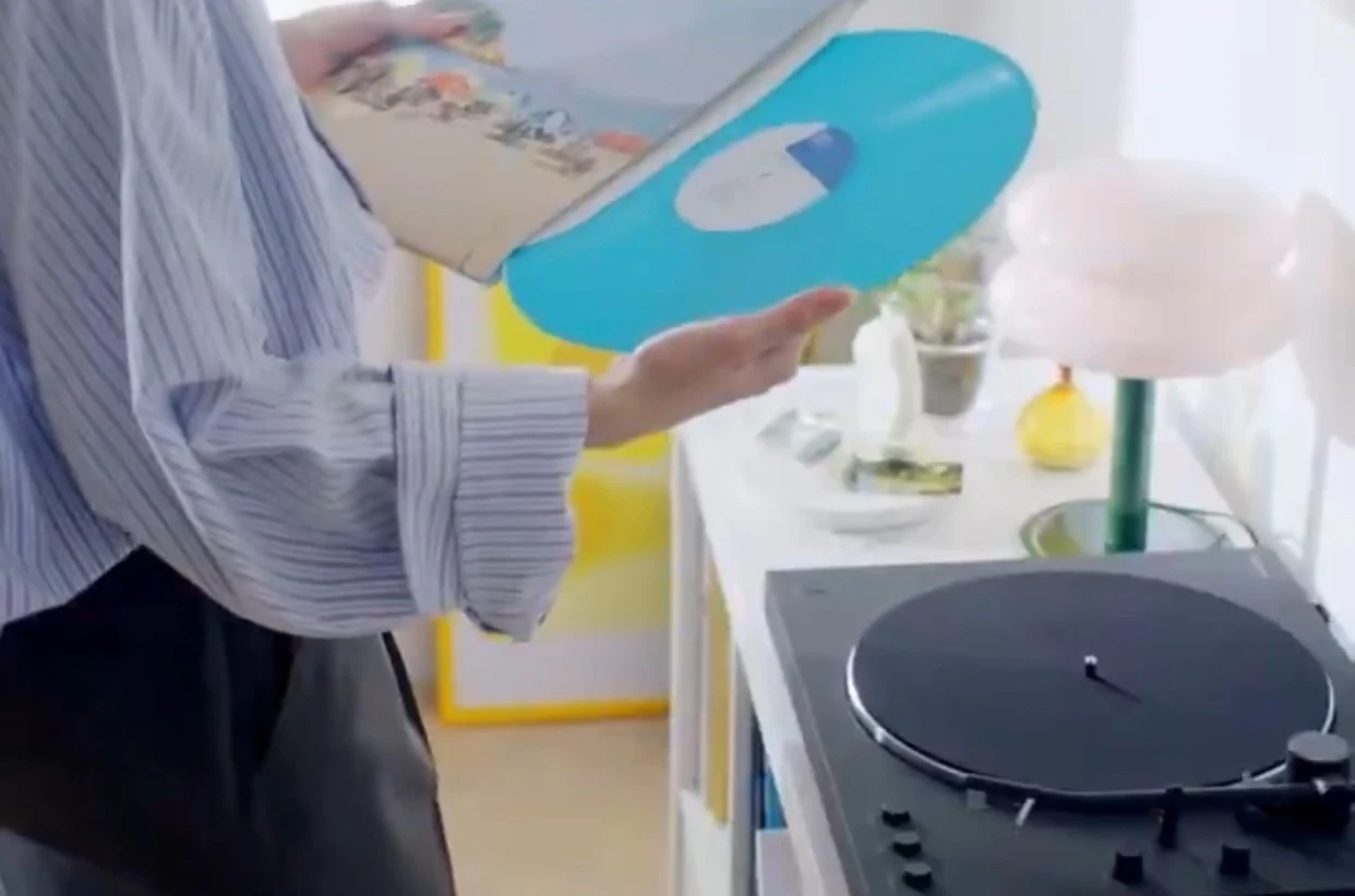Sony Electronics elogia o “ritual do disco de vinil” no X e o pessoal não perdoou, questionando no post o fim das mídias físicas no PlayStation