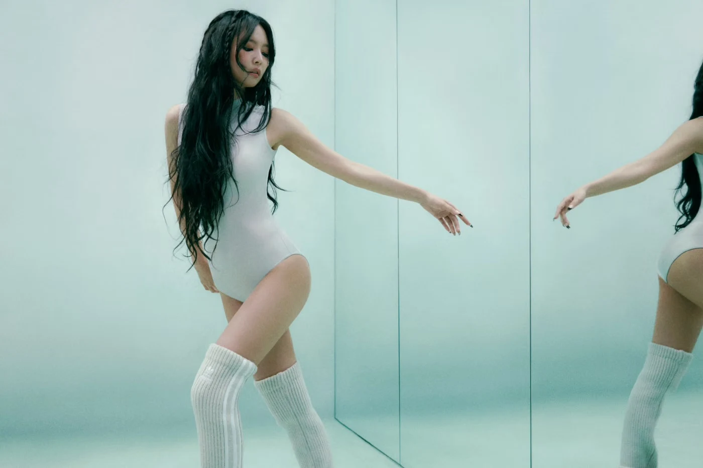 Adidas lança uma coleção especial de roupas e tênis feitos em parceria com a JENNIE, do BLACKPINK (imagem 3)