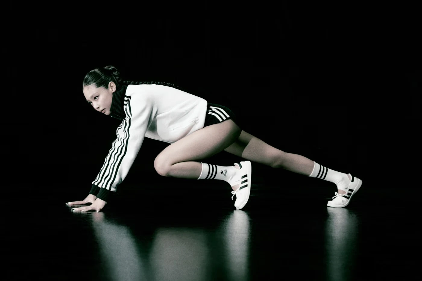 Adidas lança uma coleção especial de roupas e tênis feitos em parceria com a JENNIE, do BLACKPINK (imagem 6)