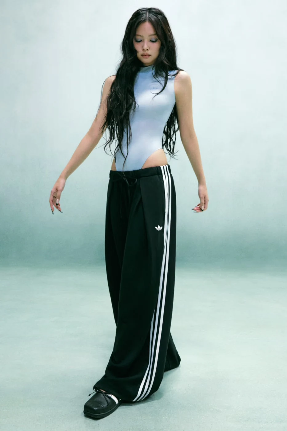 Adidas lança uma coleção especial de roupas e tênis feitos em parceria com a JENNIE, do BLACKPINK (imagem 8)