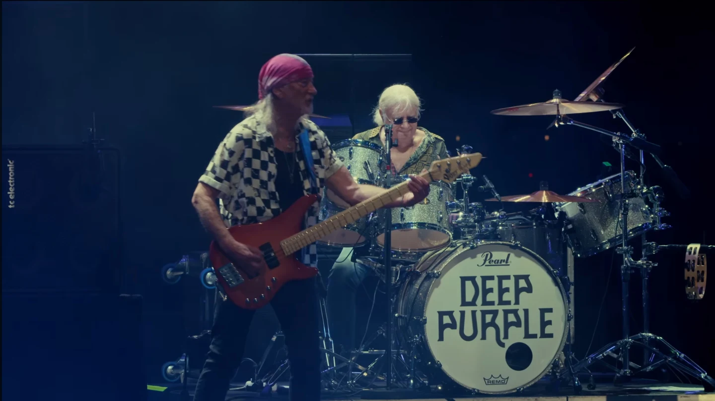 Roger Glover explica por que nunca se cansa de tocar Smoke on the Water com o Deep Purple