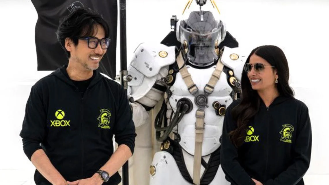 Kojima aparece sorrindo ao lado da CEO da Xbox dias depois do fim do acordo com a PlayStation