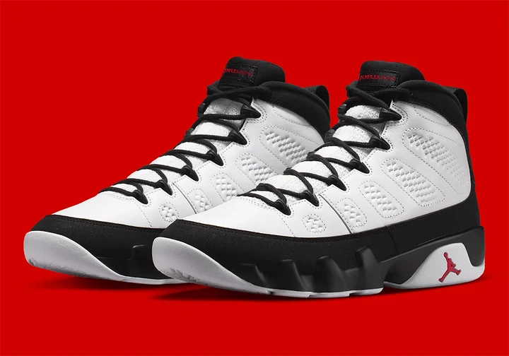 O Air Jordan 9 “Space Jam” chegou às lojas para celebrar os 30 anos do clássico filme de Michael Jordan e os Looney Tunes