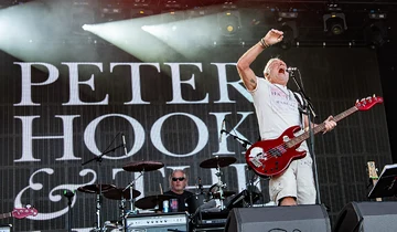 Peter Hook & The Light tocam Unknown Pleasures e Closer na íntegra em São Paulo em março de 2027