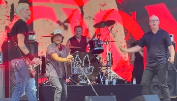 Eddie Vedder voltou a cantar "American Jesus" com o Bad Religion, desta vez no palco do Ohana Festival