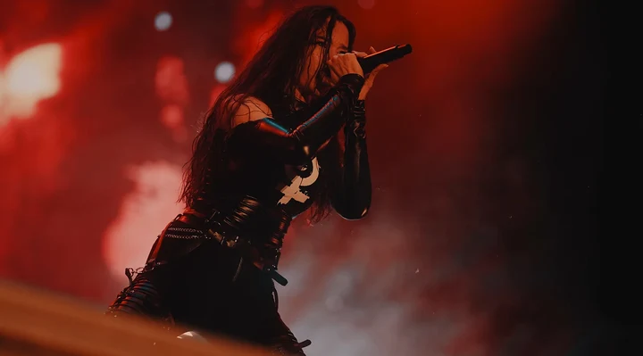 Arch Enemy lança vídeo ao vivo de "Nemesis" com a nova vocalista Lauren Hart